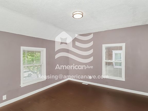 3rd image of 913 College St