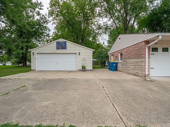 2nd image of 9532 Sportsman Dr