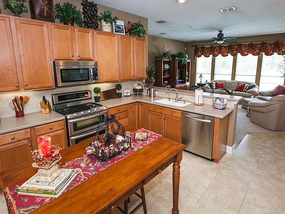 3rd image of 1574 Drury Ct