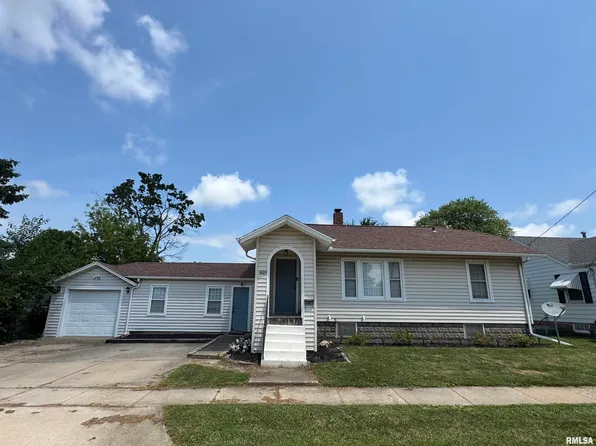 839 E Fremont St, Galesburg, IL 61401