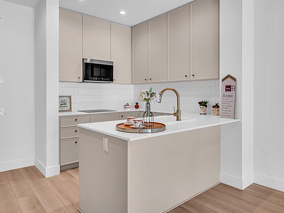4th image of 708 Edgar Ave #214