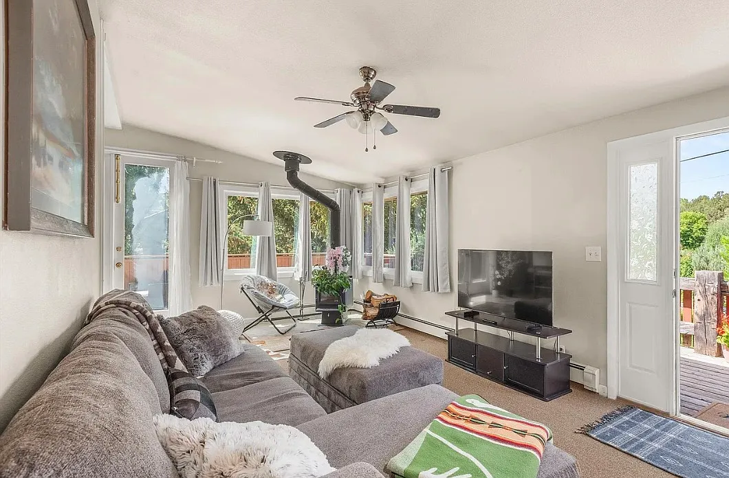 3 bed, 1152 sqft, $5,350 — Photo 1
