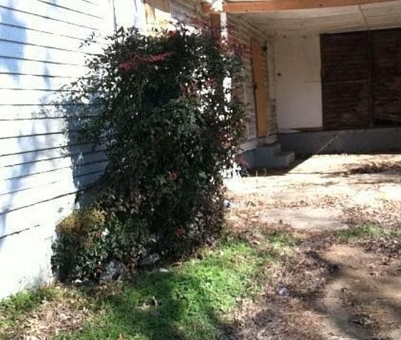2nd image of 1088 Lewis St