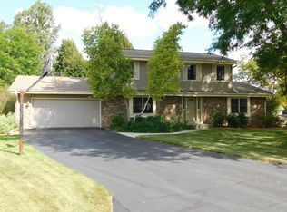 722 Heritage Ct, Grafton, WI 53024