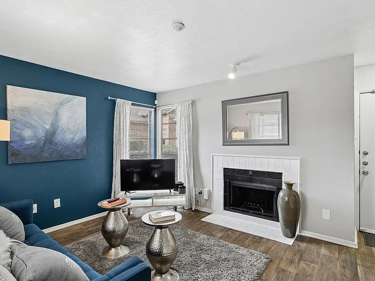The Summit Apartments — Photo 11