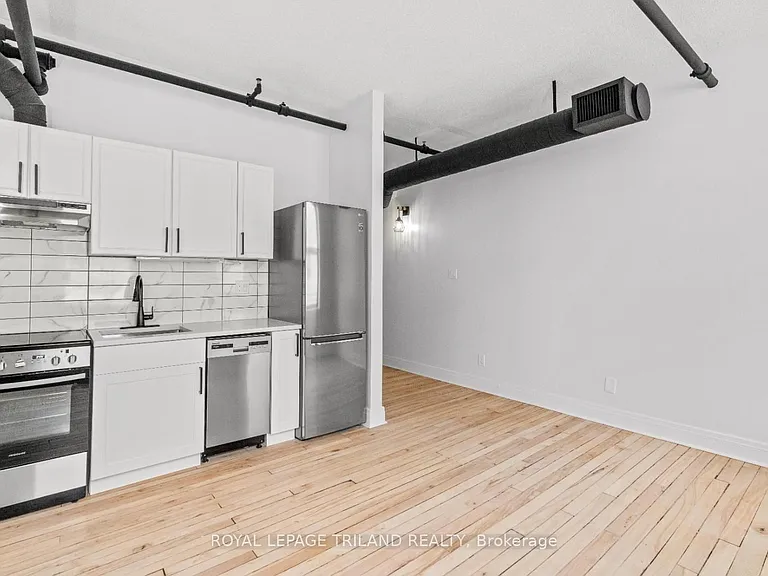 330 Clarence St #204 — Photo 7