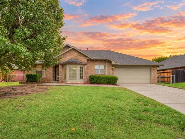 2517 Bellaire Dr, Moore, OK 73160
