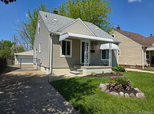 29571 Kelly Rd, Roseville, MI 48066