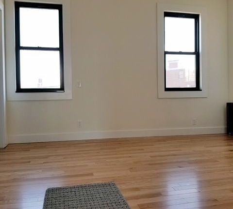 3rd image of 3161 33rd St #2