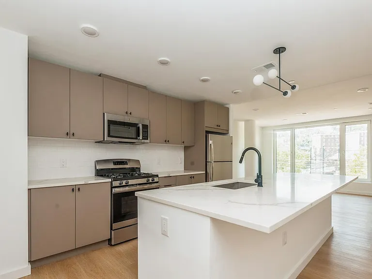 408 Jackson St #202 — Photo 2