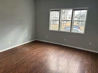 5th image of 516 E 3rd St