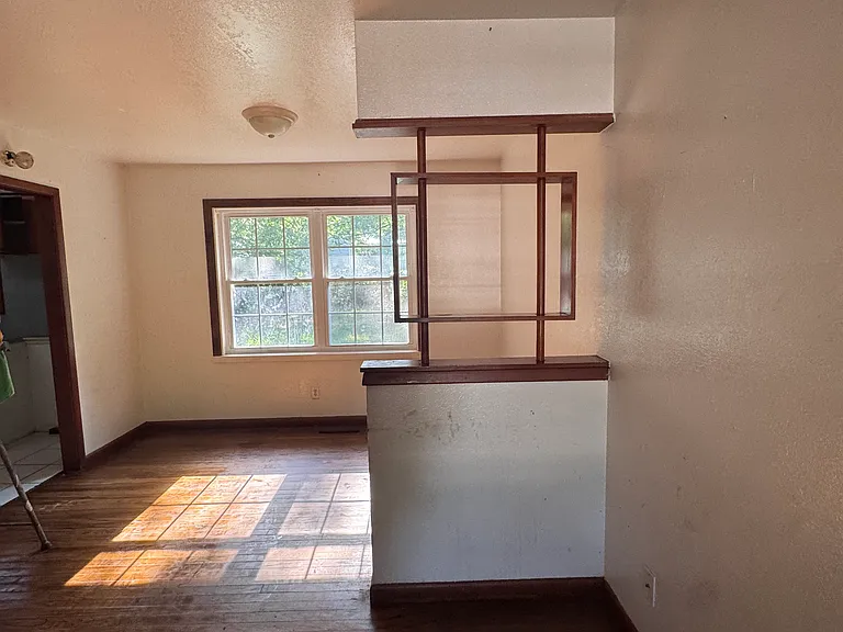 225 S Dryden St — Photo 3