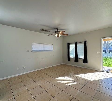 2nd image of 102 Oak St