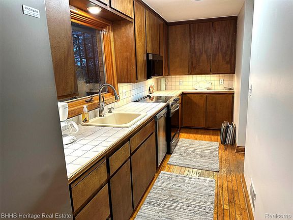 5th image of 9776 Marsh Rd