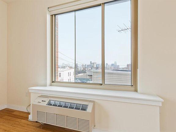 4th image of 19 Rock St APT 309