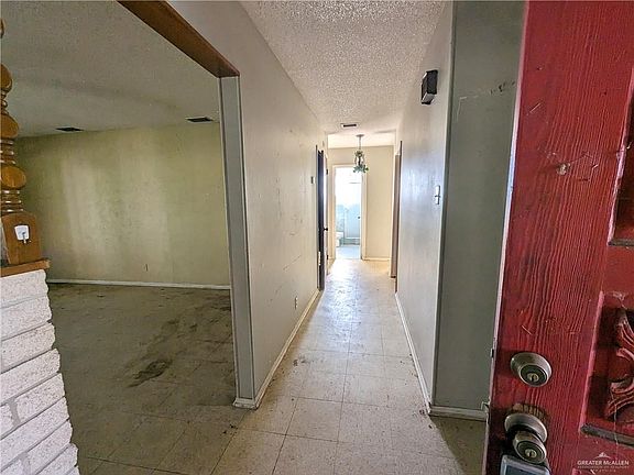 3rd image of 1104 W Blucher St