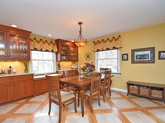 4th image of 9 Cypress Garden Ave