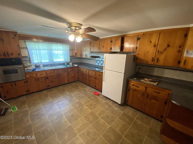 4th image of 24 Smith Road