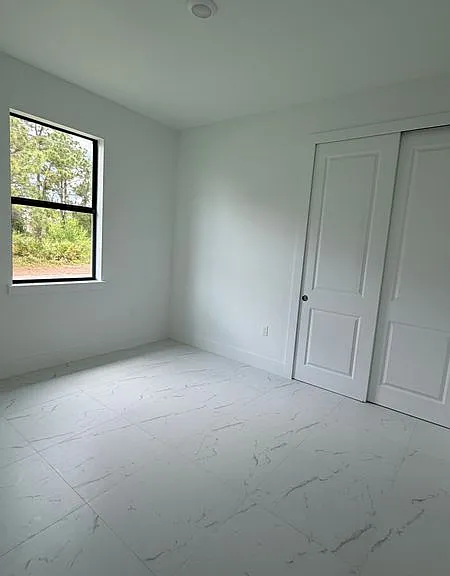 1103 Dean St E — Photo 7