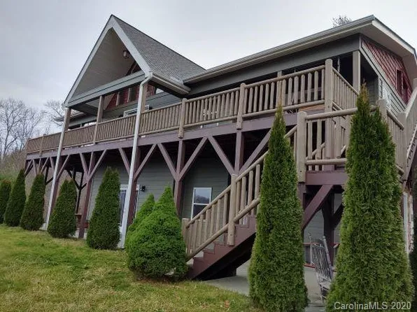 629 Cherry Hill Dr, Waynesville, NC 28785