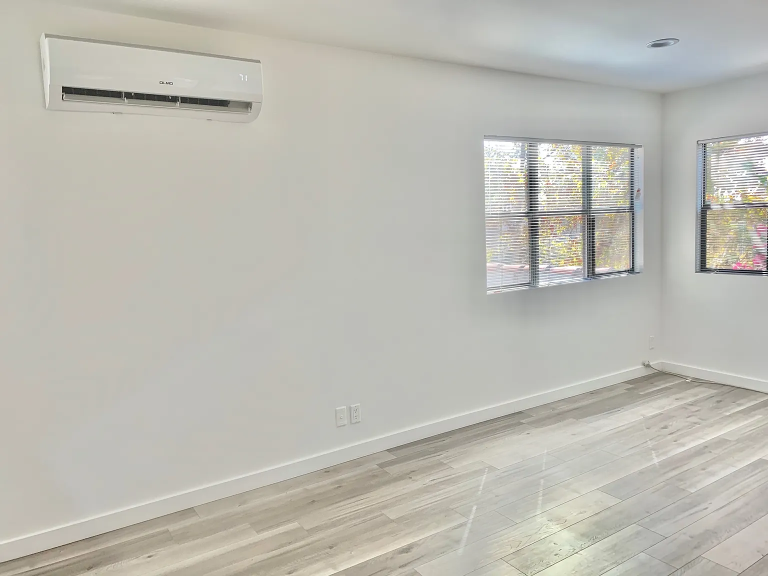 2 bed, 800 sqft, $3,295 — Photo 4