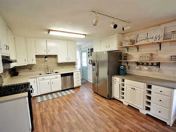 2nd image of 2209 Yount St