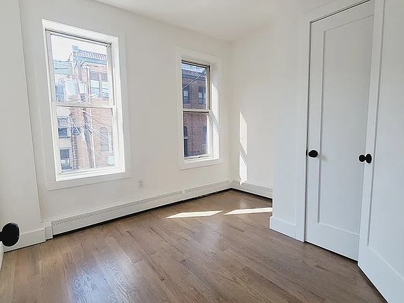 5th image of 232 Van Horne St #2L