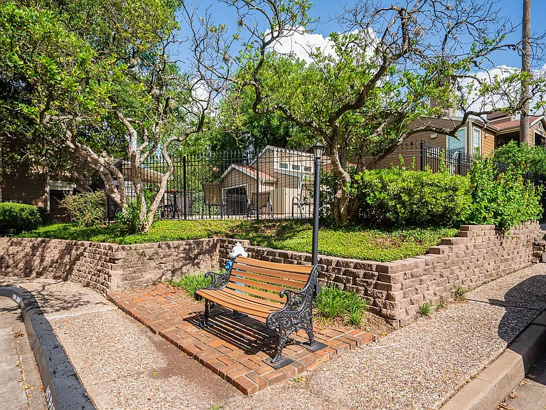 1860 White Oak Dr #242 — Photo 31