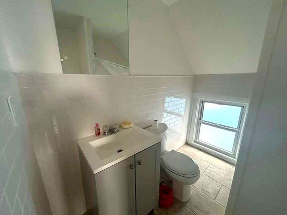 5th image of 37 Wyoming Ave Unit 2