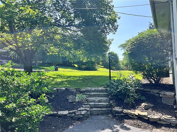 3rd image of 406 Churchill Ln