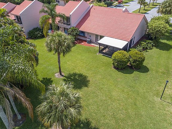 3rd image of 3401 SE Sandpiper Cir