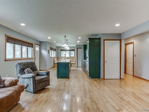 3rd image of 14181 Dartmouth Dr