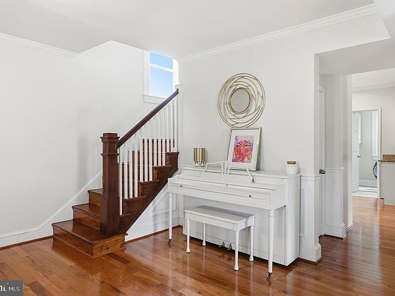 5th image of 2715 Louise Ave