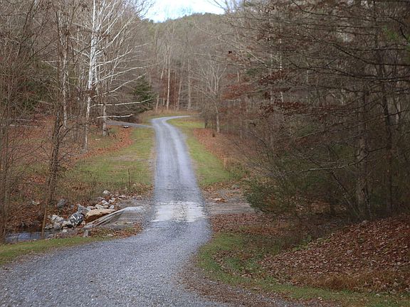 3rd image of 16 Bolshers Run Ln