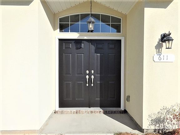 2nd image of 611 Thimbleweed Ct