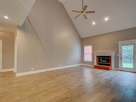 2nd image of 2907 Regenwood Dr