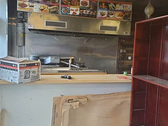 3rd image of 1033 Broadway