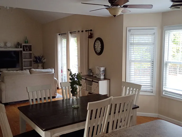 1483 Earie Way — Photo 4