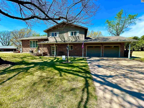 4102 Rowland Rd, Hutchinson, KS 67502