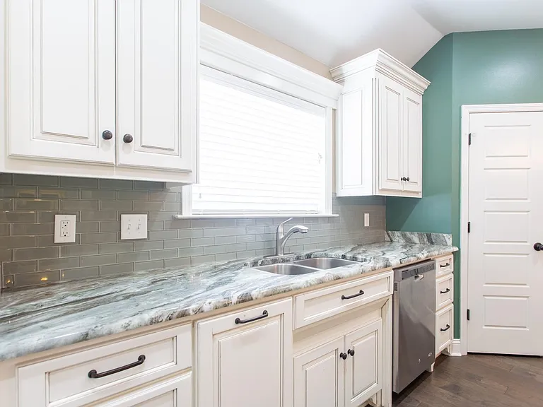 3930 Glen Laurel Dr S — Photo 18