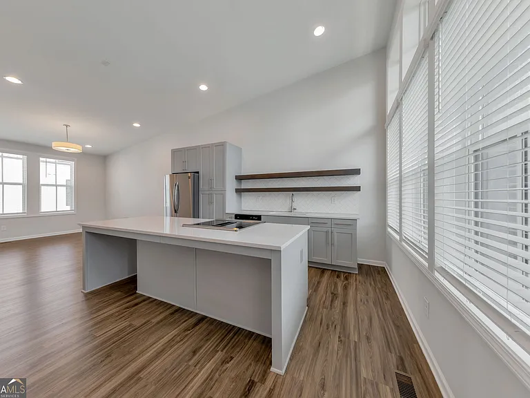 910 Brees Ct — Photo 6