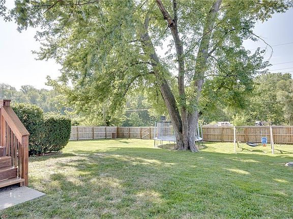 4th image of 2826 Jennifer Ln