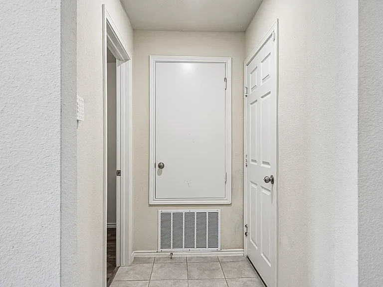 9121 Lookout Point — Photo 15