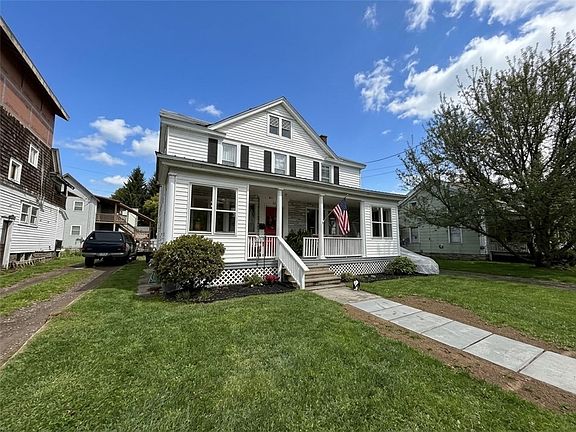 2nd image of 32 Mead St
