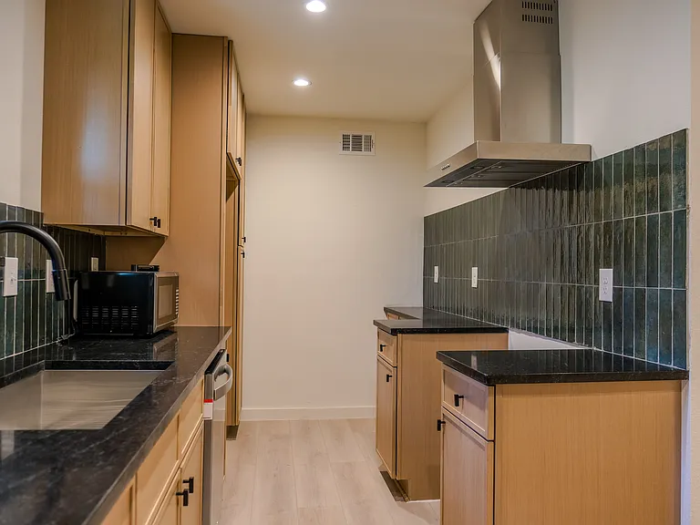 823 La Manda Blvd — Photo 17