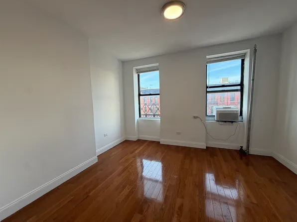 712 Ninth Avenue image 1 of 7