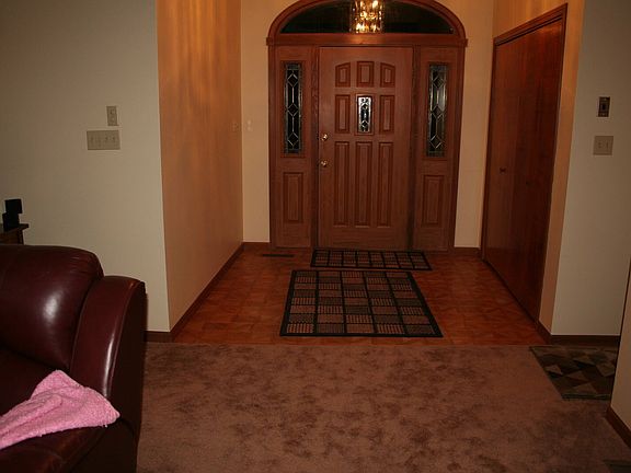ENTRY FOYER 