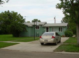 420 4th St NE, Sidney, MT 59270