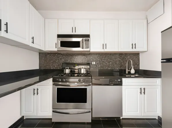 130 East 18th Street image 4 of 12