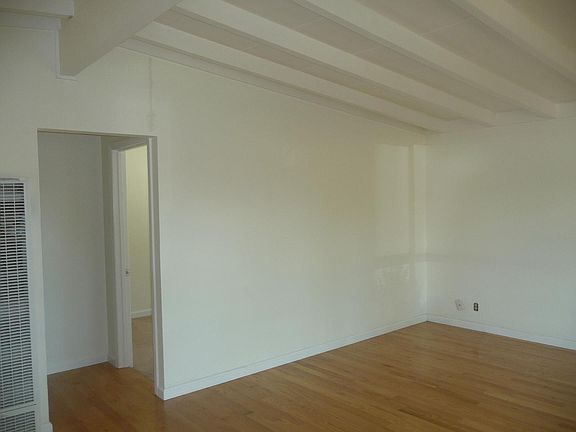 5th image of 1570 Cabrillo Ave